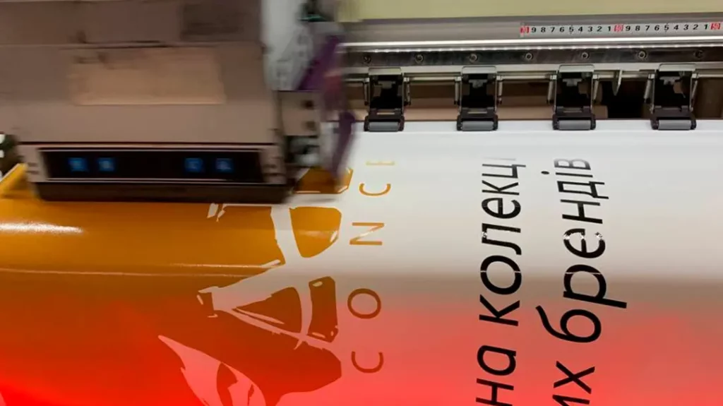 Сольвентний друк на самоклеючій плівці Blockout