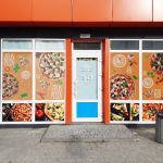 Сольвентная печать на самоклеящейся перфорированной пленке One Way Vision