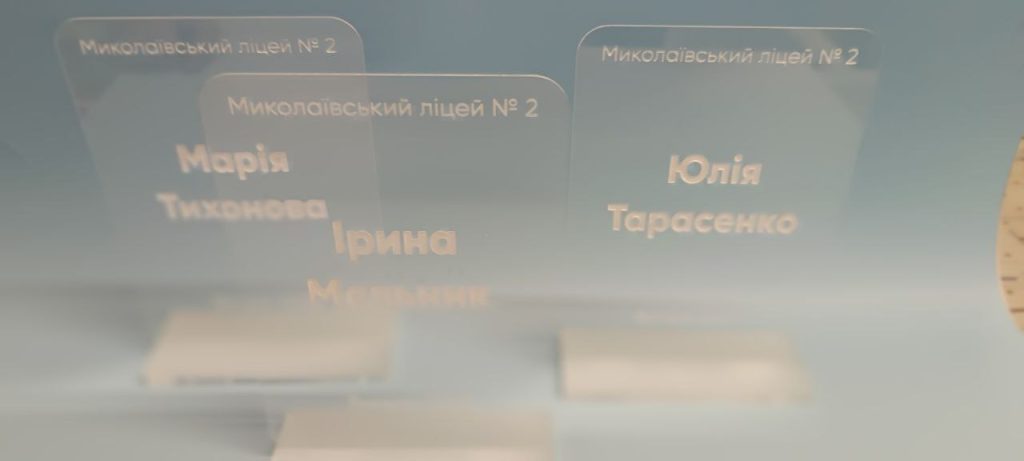 Лазерна порізка акрилу до 2мм