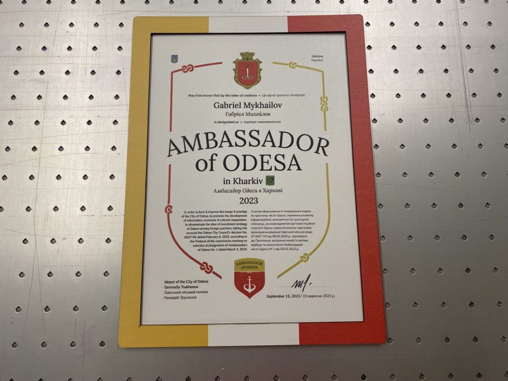 УФ фотодрук повнокольоровий з білим кольором на ДВП