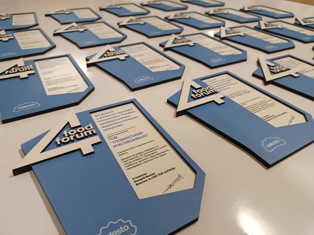 УФ фотодрук повнокольоровий з білим кольором на фанері