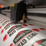 Плотерна порізка друкованної самоклеючої плівки