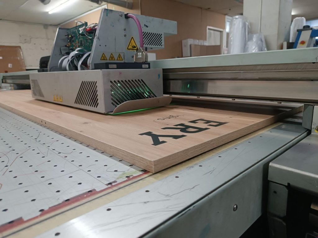 УФ друк на вашому матеріалі