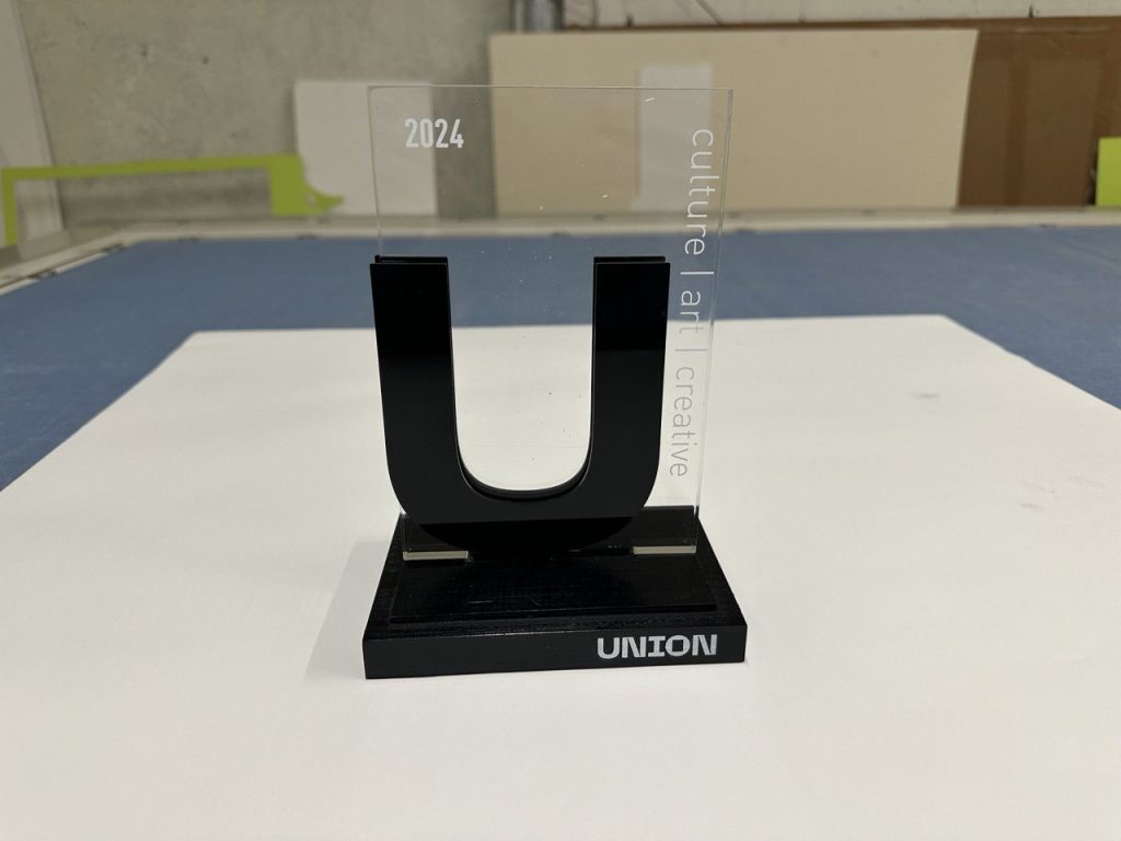 УФ фотодрук білим кольором на акрилі