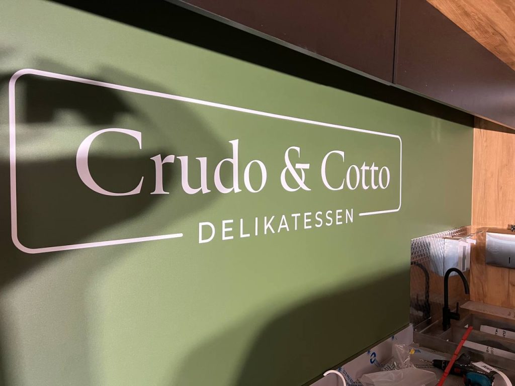 Плоттерна порізка плівки Oracal 641