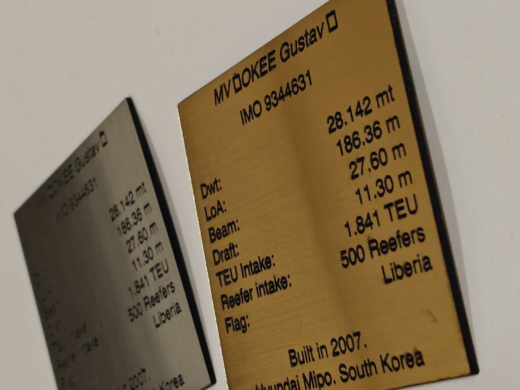 Растрове гравірування на двошаровому ABS пластику