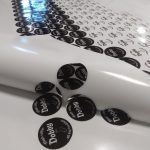 Плотерна порізка друкованної самоклеючої плівки