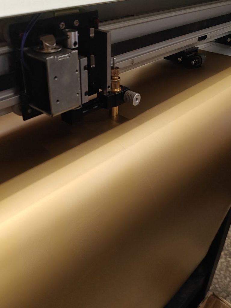 Плотерна порізка металізованих, голографічних плівок