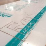 Гравірування V-паз 2мм на акрилі